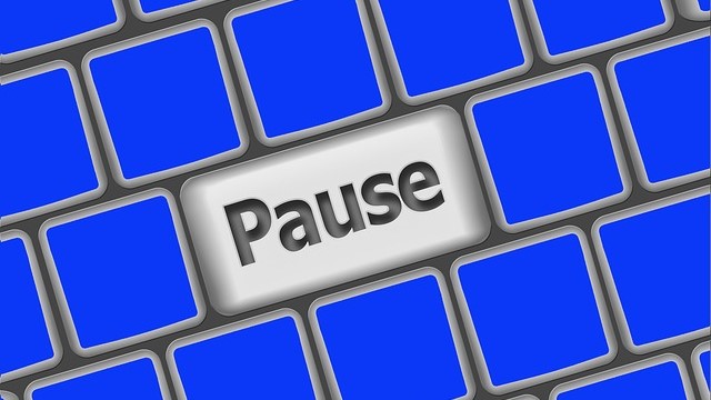Speech Pauses: 12 Techniques to Speak Volumes with Your Silence
