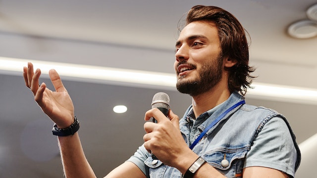 The Single Fastest Way to Speak With Confidence: Public Speaking Hacks